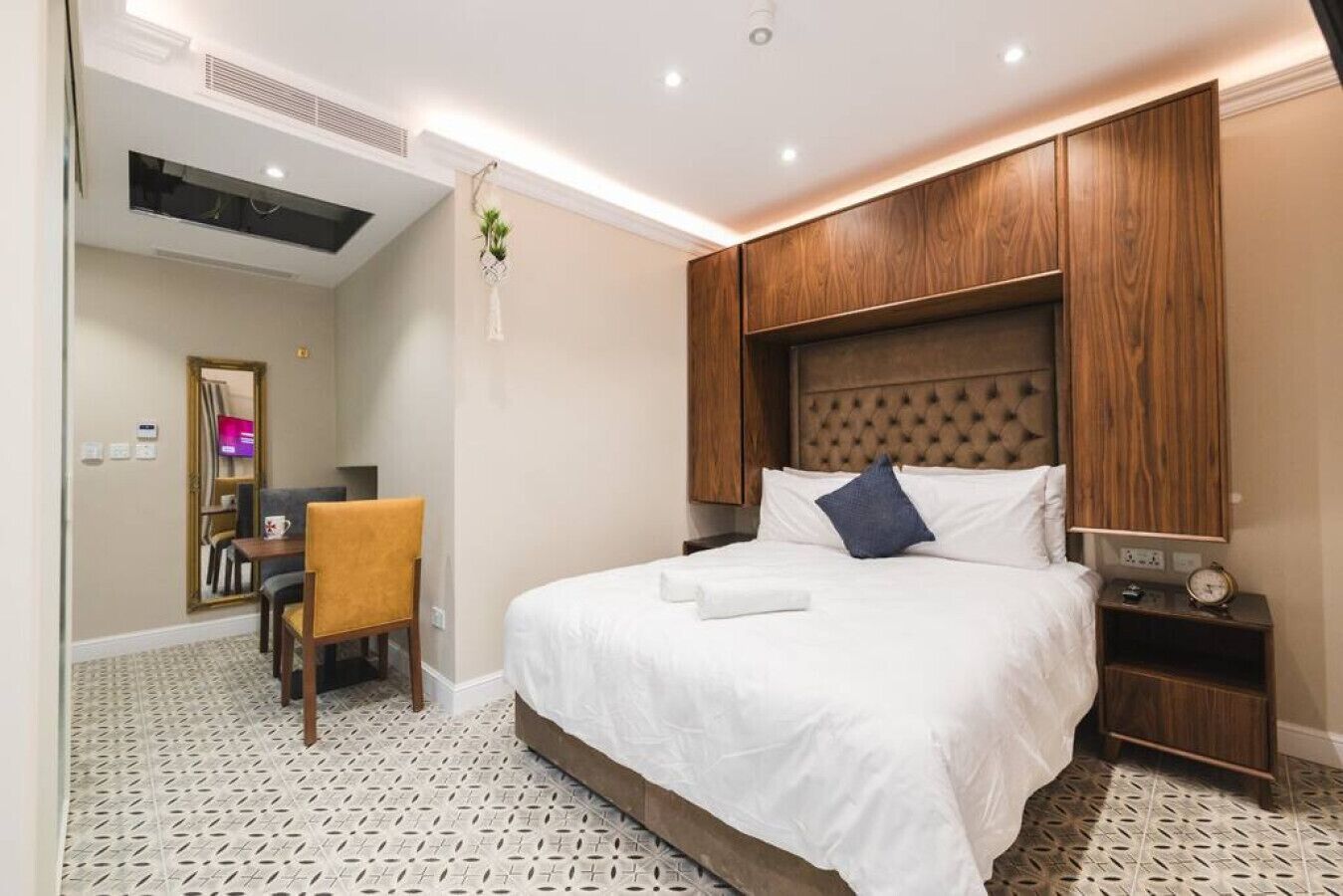 1 slaapkamer, een strijkplank/strijkijzer, gratis wifi, beddengoed