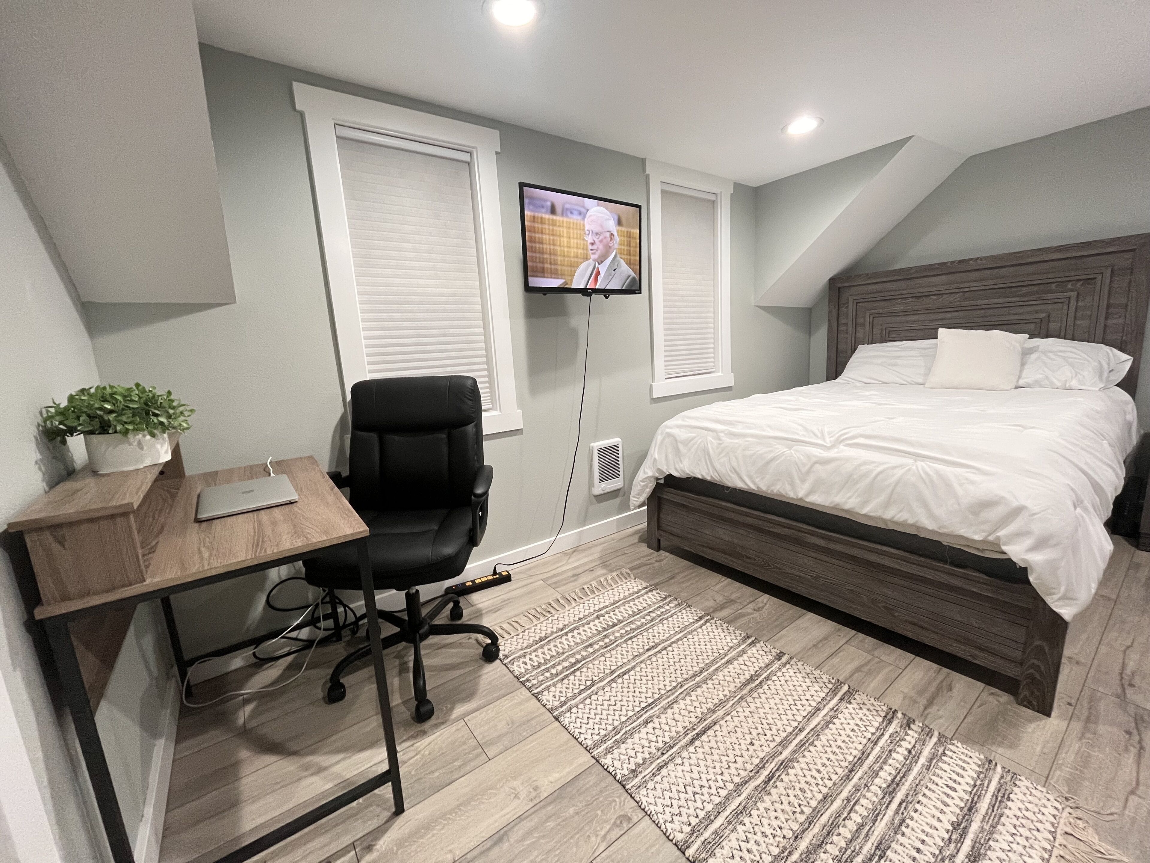 Cozy Studio Apt Downtown