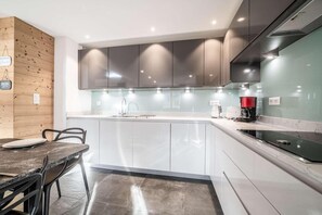 Fridge, microwave, oven, dishwasher - 50m from resort center, 1st floor, terrace, parking, tv, ski locker, 107m², Morzine (Morzine)