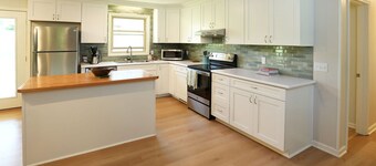 The Sheepfold: Remodeled cottage and 6 stall horse barn on working farm!