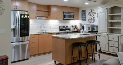 Condo on Lake Oswego, a rare find. Pet friendly!