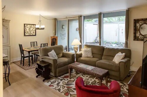 Lake Condo Comfort and Style