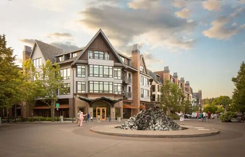 Lake Condo Comfort and Style