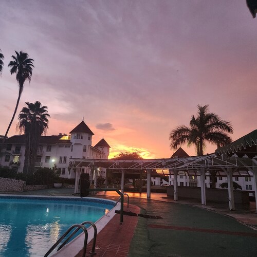 Seaside One Bedroom Escape