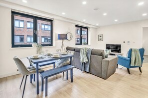 Dining - ContractorGem,2bed, bathroom plus ensuite (Bedford)