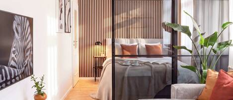 2 habitaciones, tabla de planchar con plancha, wifi y ropa de cama