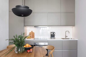 Fridge, microwave, stovetop, dishwasher - TurnKey | Republic Square Apartment III (Praha 1)