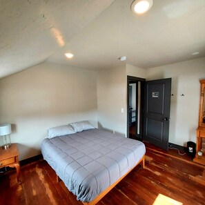 6 bedrooms, WiFi, bed sheets - Do not book this property has been sold (Alma)