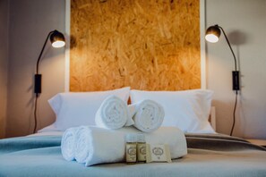 4 chambres, fer et planche à repasser, Wi-Fi, draps fournis