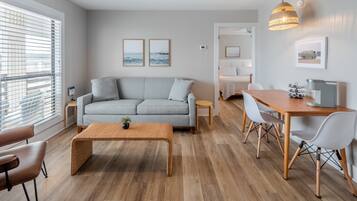 Apartamento, 1 cama de matrimonio grande con sofá cama, cocina básica | 1 dormitorio, wifi gratis, ropa de cama