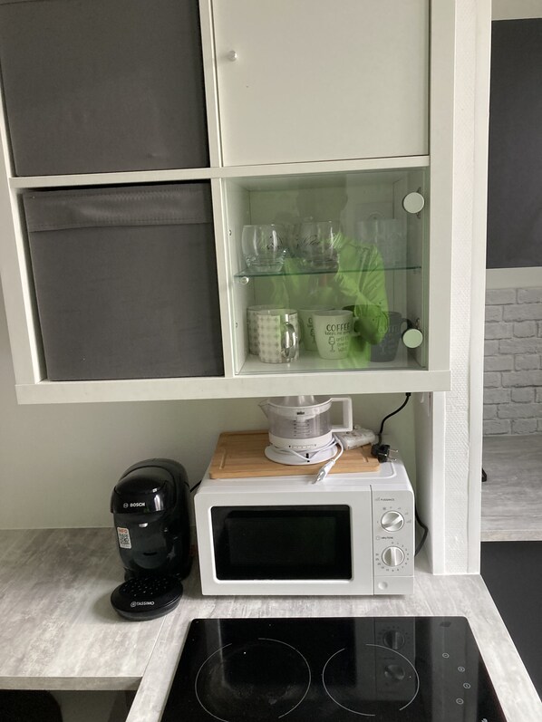 Fridge, microwave, stovetop, coffee/tea maker