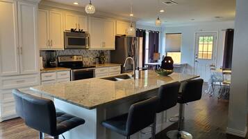 Cookware/dishes/utensils