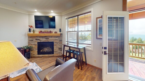 TV, fireplace - Black Bear Crossing #04B - Brigham 4 Bed Townhouse by RedAwning (Snowshoe)