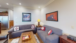 TV, fireplace - Black Bear Crossing #04 - Brigham 5 Bed Townhouse by RedAwning (Snowshoe)