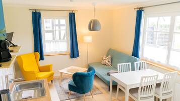 Schreibtisch, Babybetten, kostenloses WLAN, BettwÀsche