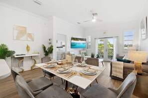 Dining - Off Season Deal - Beautiful, Modern Chic, Mins 2 Beach, Seaside, 4 Bikes, Pool (Santa Rosa Beach)