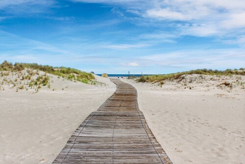 Large beach front/pool side condo 3bedroom 2bath Summer Sands in Wildwood Crest.