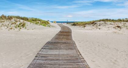 Large beach front/pool side condo 3bedroom 2bath Summer Sands in Wildwood Crest.