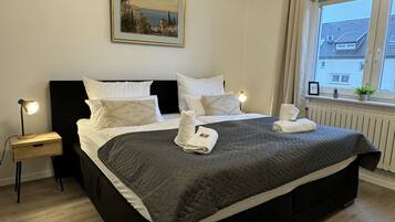 3 Schlafzimmer, Schreibtisch, Bügeleisen/Bügelbrett, Reisekinderbett