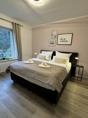 3 bedrooms, desk, iron/ironing board, travel cot