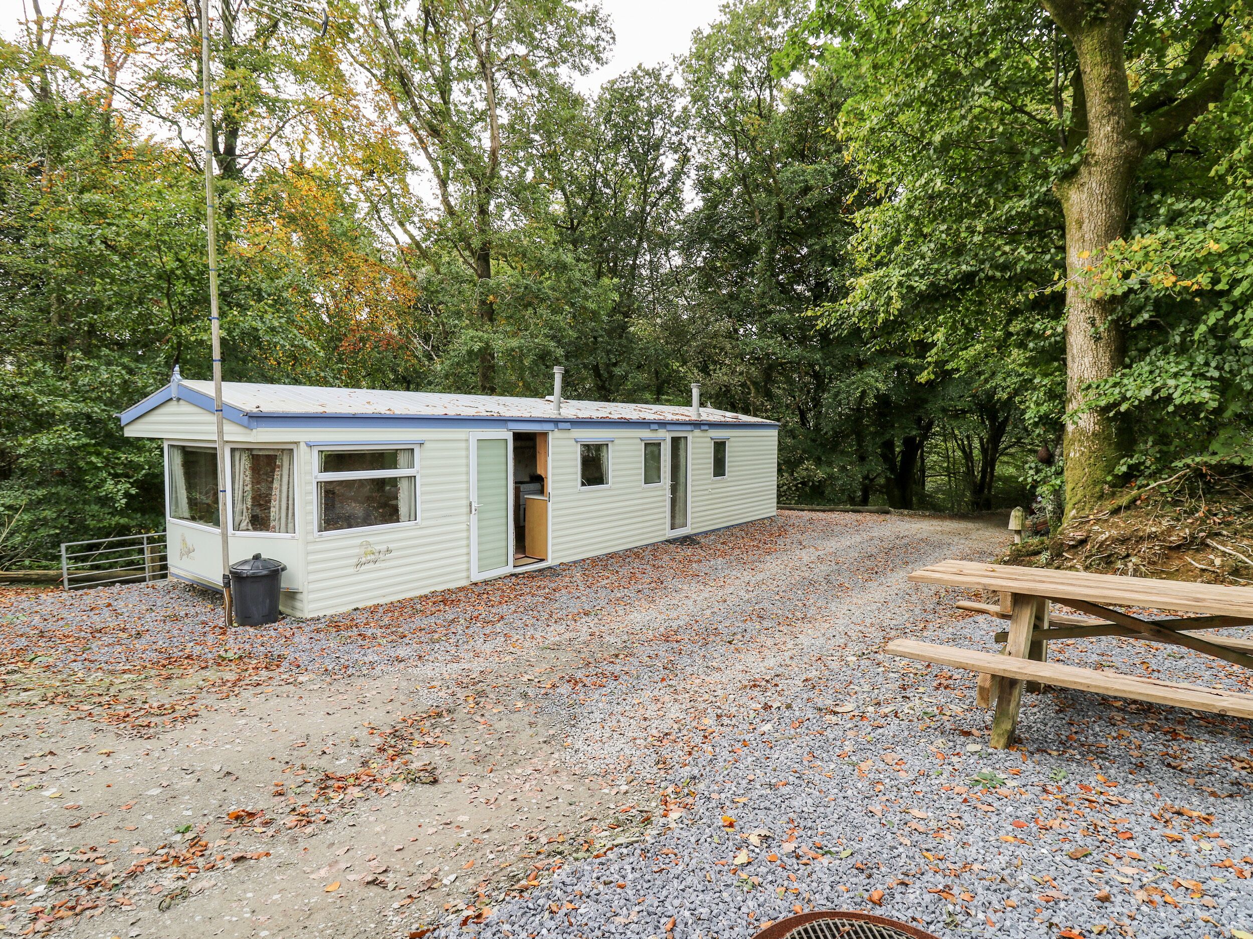 CHILL OUT HOLIDAY, pet friendly, with a garden in Pencader