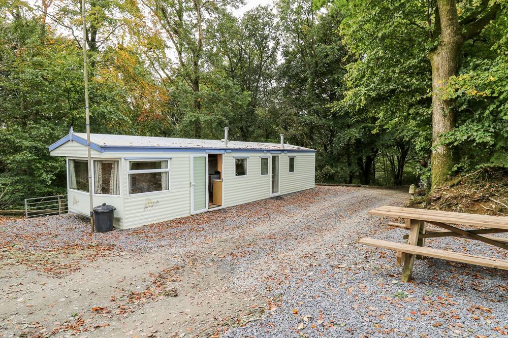 CHILL OUT HOLIDAY, pet friendly, with a garden in Pencader