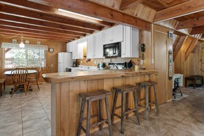 Basic Cabin | Private kitchen - Kapers (Big Bear Lake)