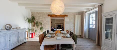 Petit déjeuner complet compris tous les jours