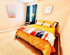 3 bedrooms, desk, iron/ironing board, travel cot - Vintage Boho Condo In Prattville (Prattville)