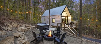Rocky Hollow | Hocking Hills, Lush Cabin, Hot Tub