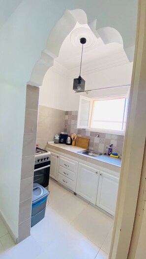 Fridge, oven, coffee/tea maker, cookware/dishes/utensils - Our place is located in a queit area, far from the nose of the city,. (ESSAOUIRA)