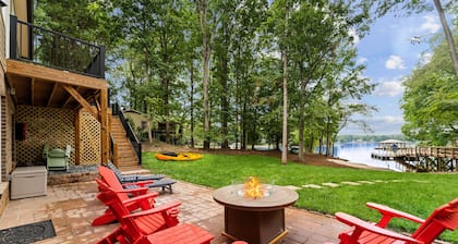 Sandy Beach, 2 King Suites, Game Rooms & Views!