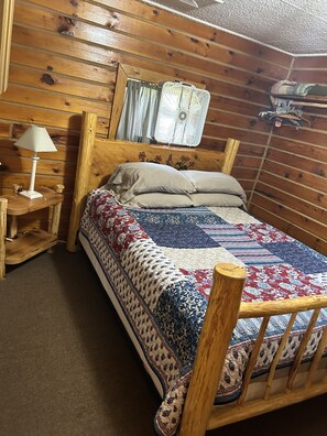 2 bedrooms, free WiFi, bed sheets - Moose cabin at mystic water resort  (Limestone)