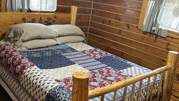 2 bedrooms, WiFi (free), bed sheets