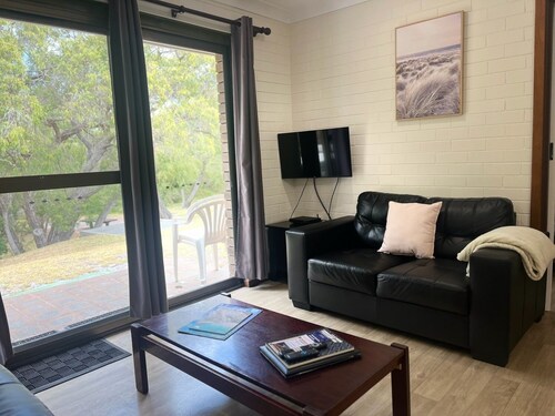 2 Bedroom Family Extra Chalet Emu Beach 