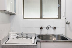 Shower, hair dryer, towels
