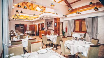 Déjeuner et dßner servis sur place