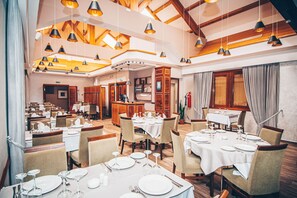 Lunsj og middag serveres