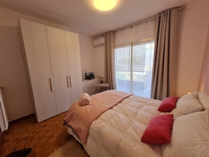 1 chambre, coffres-forts dans les chambres, fer et planche à repasser