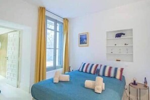 11 bedrooms, iron/ironing board, WiFi, bed sheets - Mas des Bécasses in Provence 22 pax (Arles)