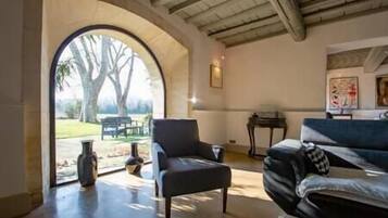 電視、壁爐、乒乓球設施