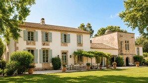 Exterior - Mas des Bécasses in Provence 22 pax (Arles)