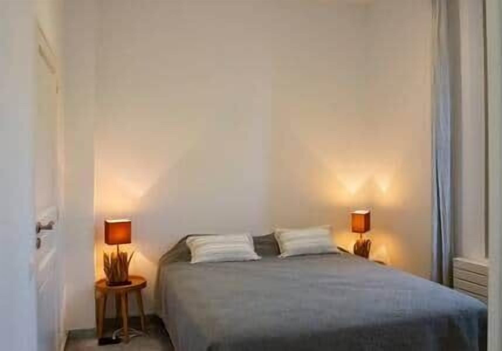 11 habitaciones, tabla de planchar con plancha, wifi y ropa de cama 