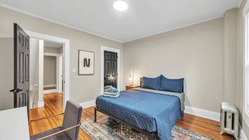 4 bedrooms, desk, iron/ironing board, travel crib