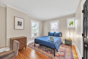 4 bedrooms, desk, iron/ironing board, travel cot - Beautiful 4BR 2 Bathroom House with Parking (Springfield)