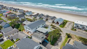 A coastal residential area with houses, a beach, and the ocean. - Brand New Luxury Beach Home w Hot Tub & Sauna (Rockaway Beach)