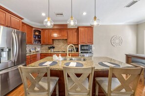 Fridge, microwave, oven, stovetop - Serene Smart Home, Big Backyard, PET FRIENDLY! (Tallahassee)