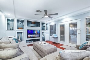 TV - Casa De Palmas (Lake Havasu City)