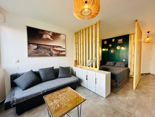 1 bedroom, bed sheets