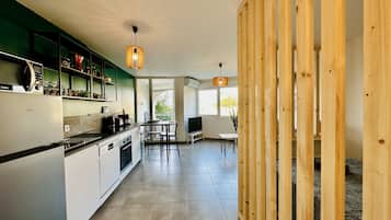 Fridge, microwave, oven, dishwasher